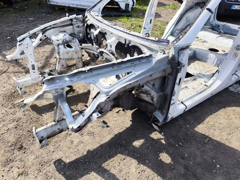 Front quarter panel – left