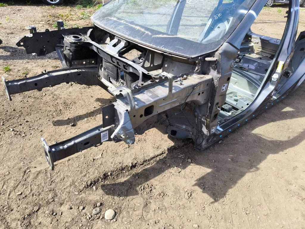 Front quarter panel – left
