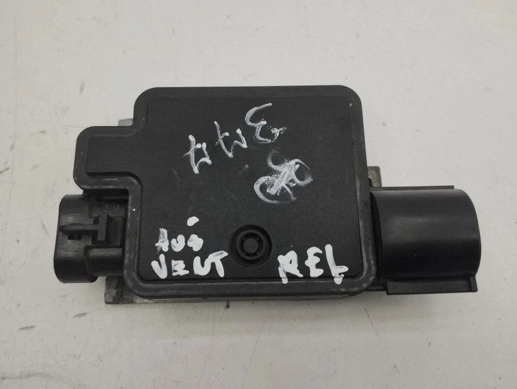Coolant fan relay 500031168211
