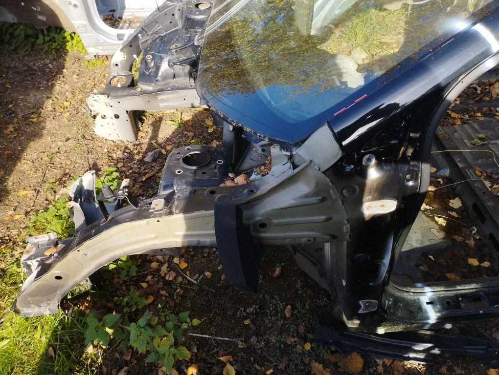 Front quarter panel – left