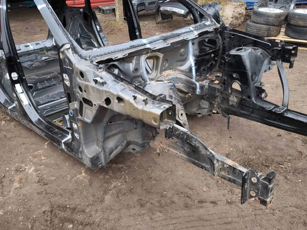 Front quarter panel – right
