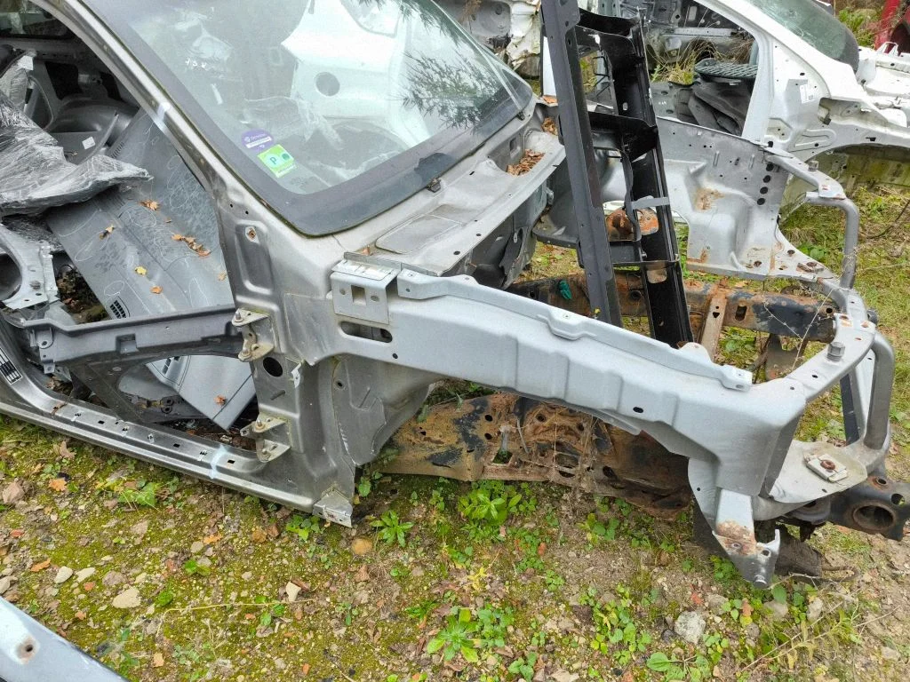 Front quarter panel – right