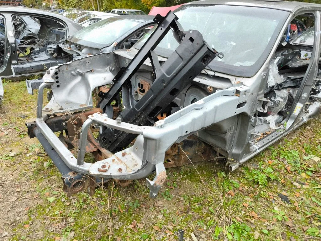 Front quarter panel – left