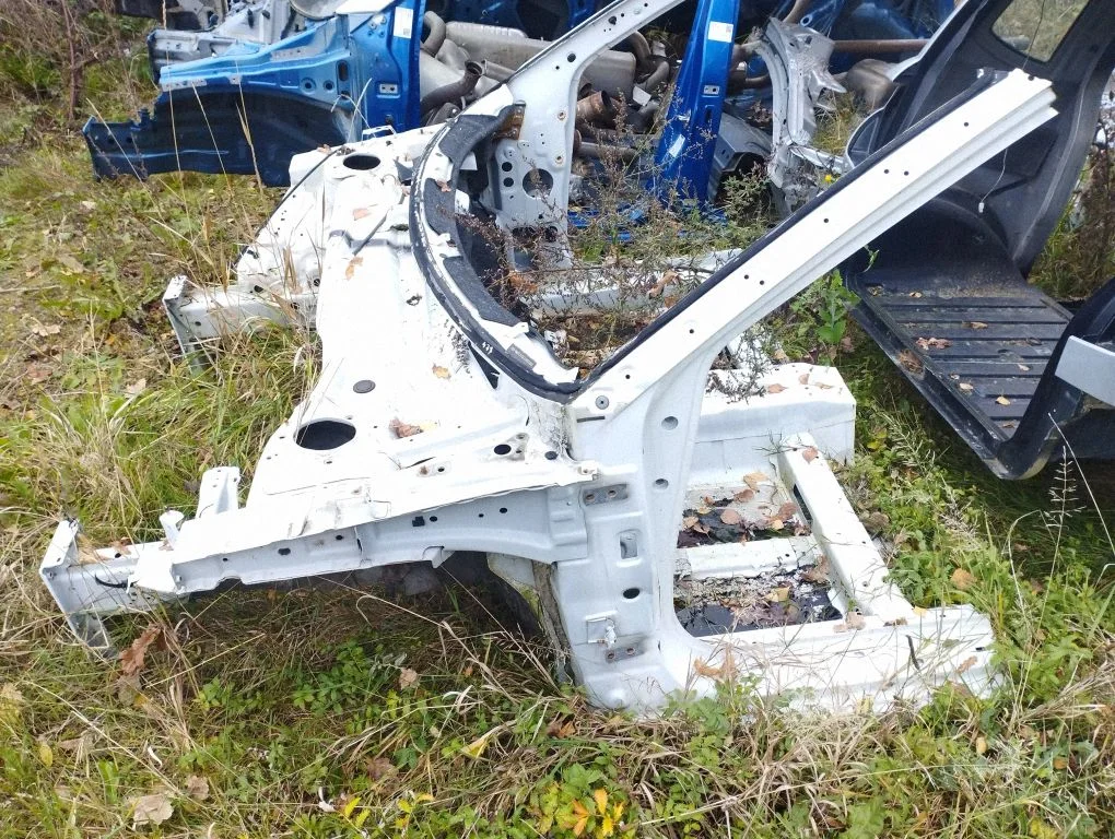 Front quarter panel – left