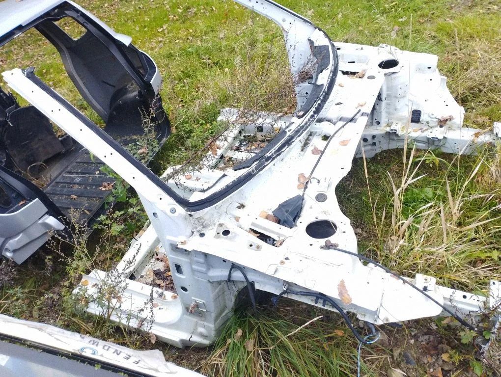Front quarter panel – right
