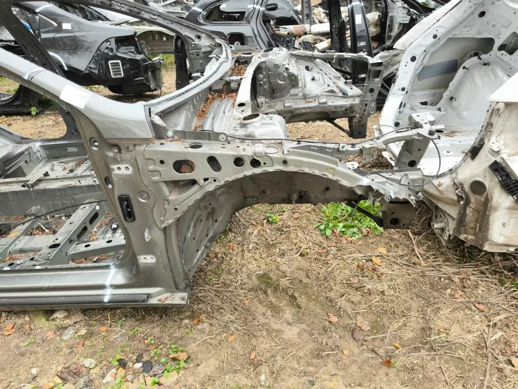 Front quarter panel – right