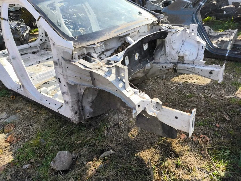 Front quarter panel – right