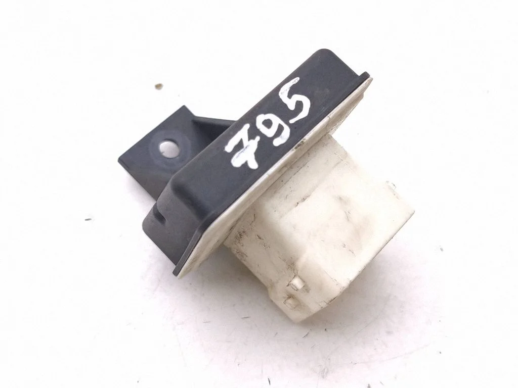 Kvēlsveču priekšuzsildes relejs 110679886R