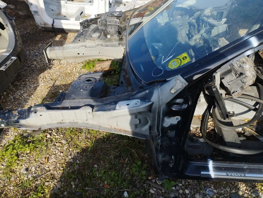 Front quarter panel – left