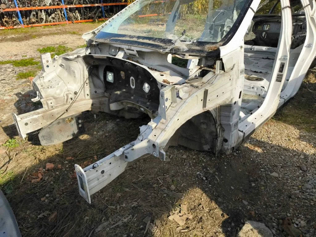 Front quarter panel – left