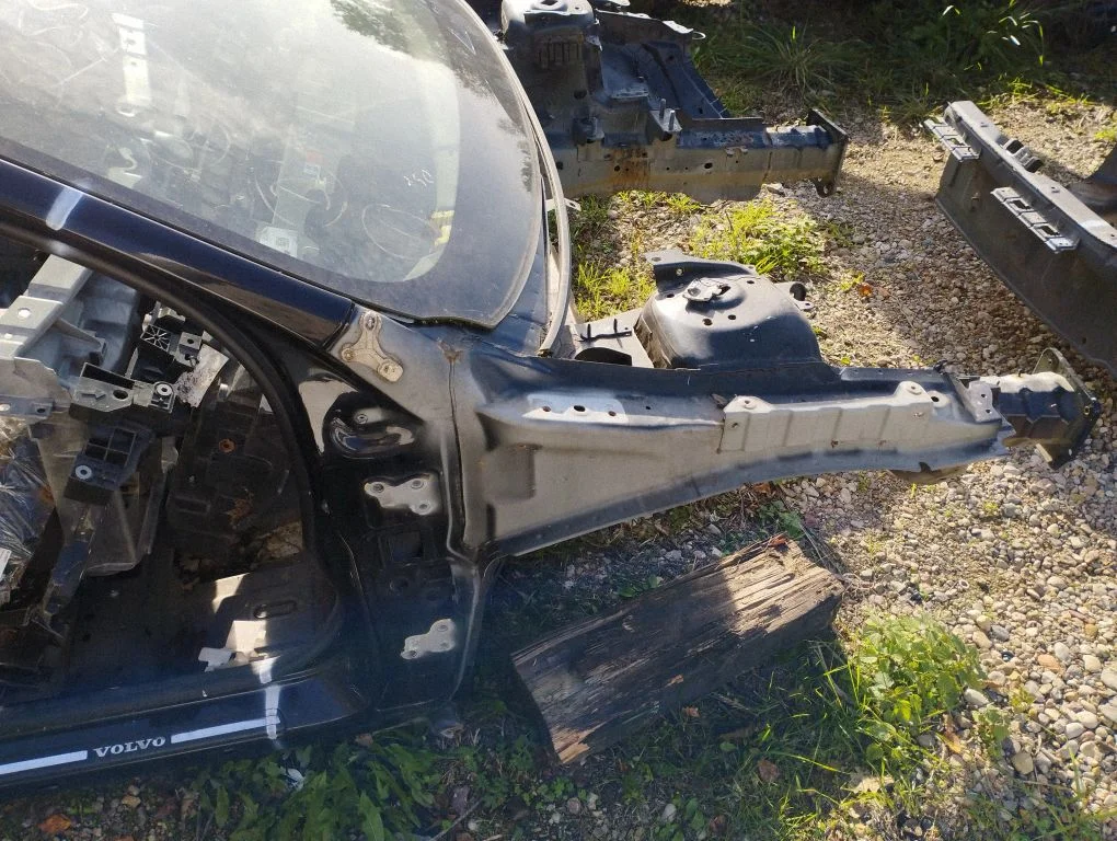 Front quarter panel – right