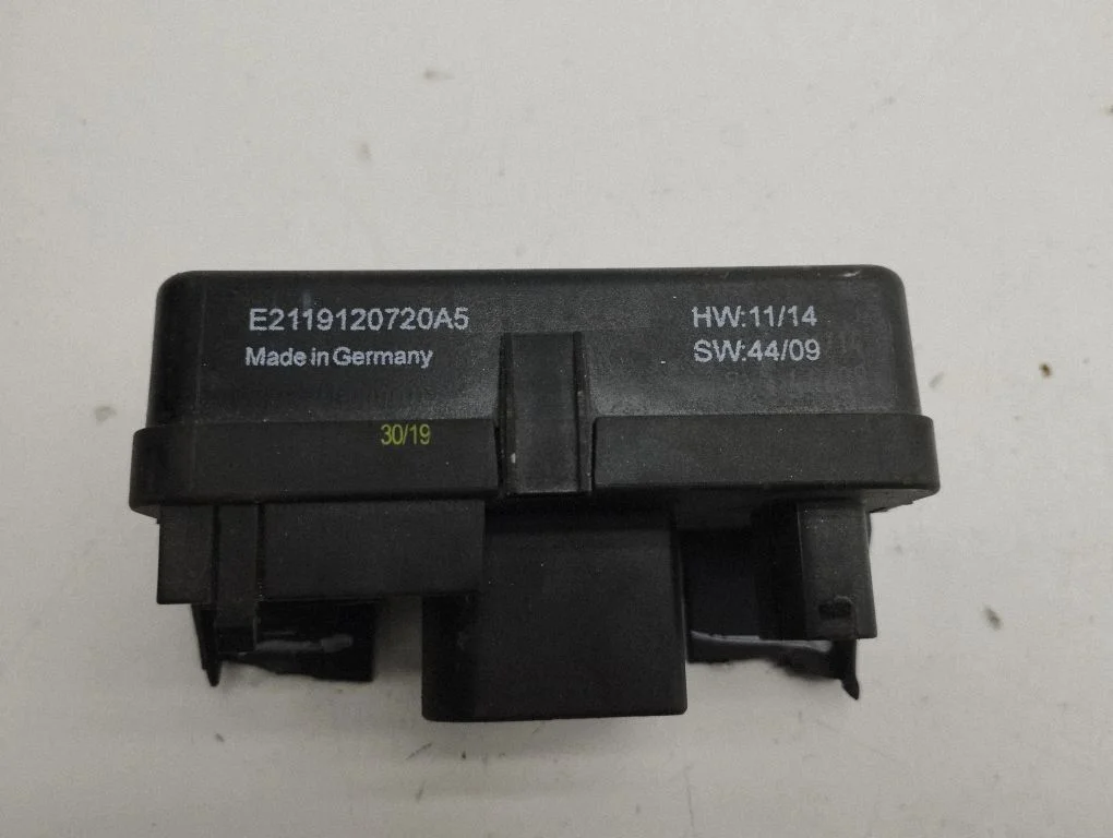 Kvēlsveču priekšuzsildes relejs E2119120720A5