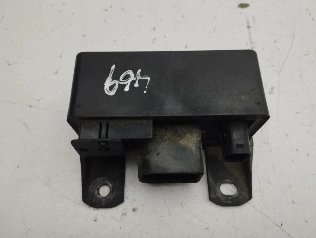 Glow plug pre-heat relay