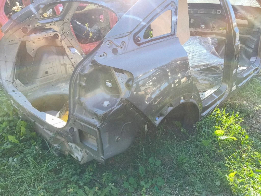 Rear quarter panel – right