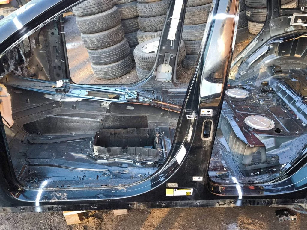Pillar (middle) – Porsche Cayenne (92A) (2010-2017)