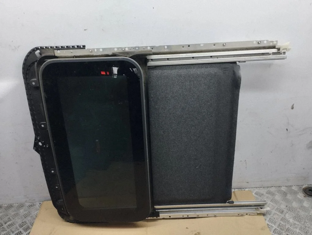 Sunroof set – Mitsubishi Outlander (2001-2007)