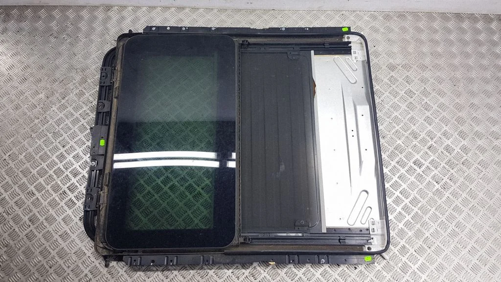 Katuseluugi komplekt – BMW 7-seeria E65 E66 (2001-2008)
