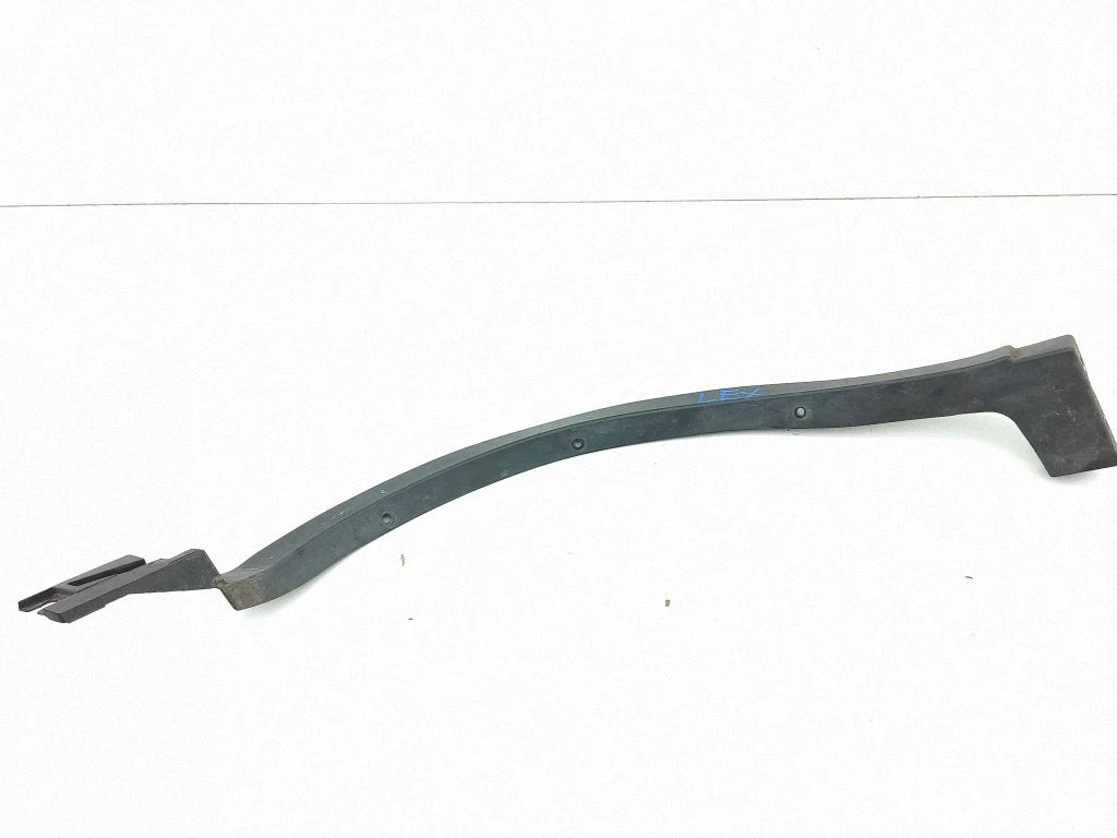 Rear arch trim 7587348020