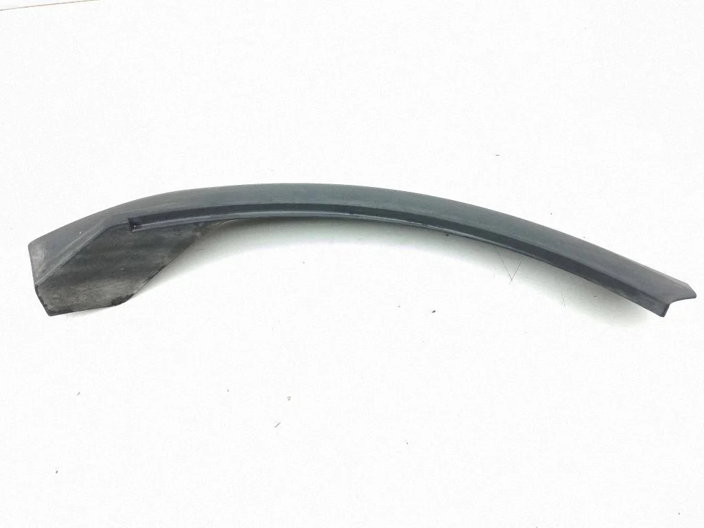 Rear arch trim SLR00105