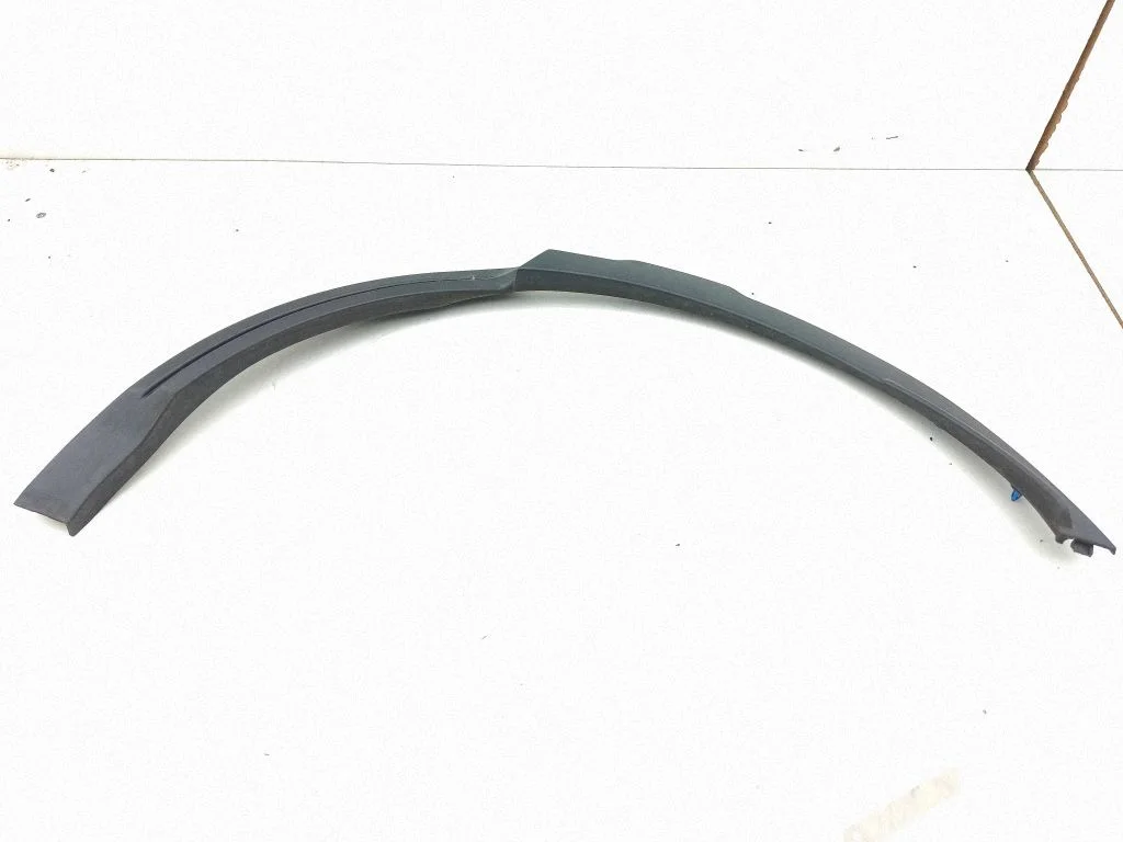 Rear arch trim BJ32290E23AF
