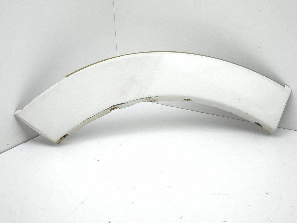 Rear arch trim – right