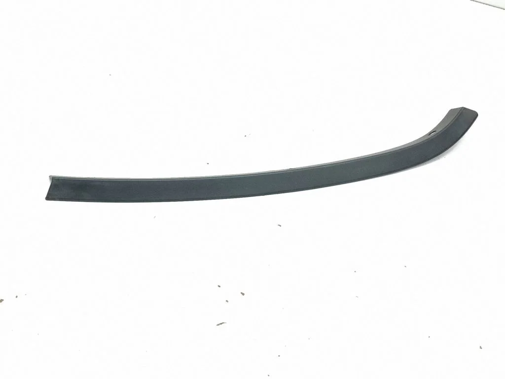 Rear arch trim – right