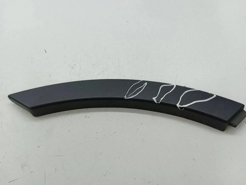 Rear arch trim BJ3216A332AC