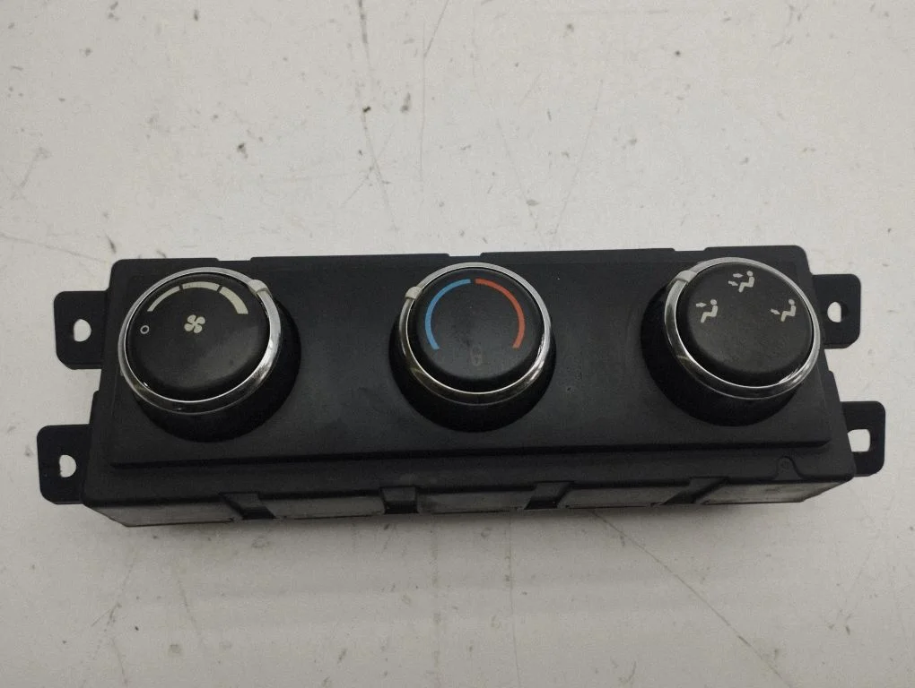 Panel sterowania klimatyzacją / nawiewem – Chrysler Town & Country V (2008-2016)