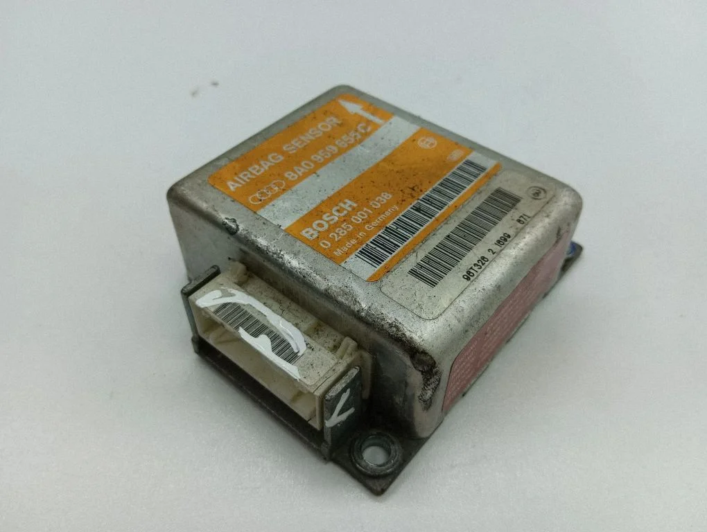 Drošības spilvenu vadības bloks – Audi A4 S4 B5 8D (1994-1999)