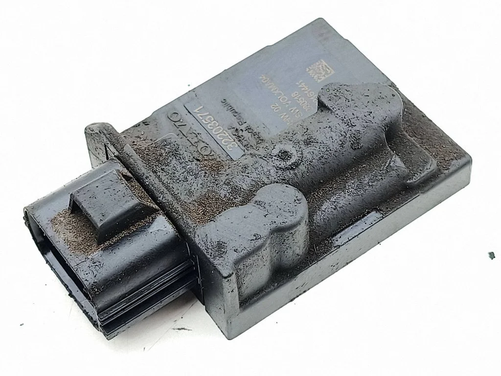 Degvielas sūkņa vadības bloks 32203571