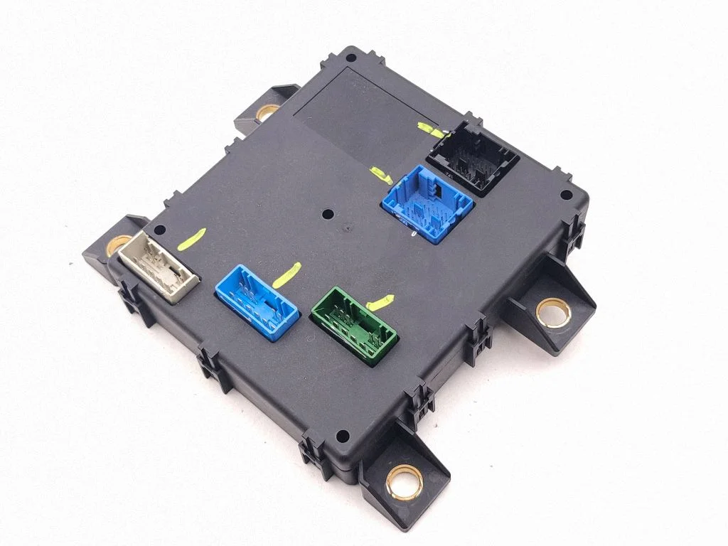 Tailgate/trunk control unit/module 210683