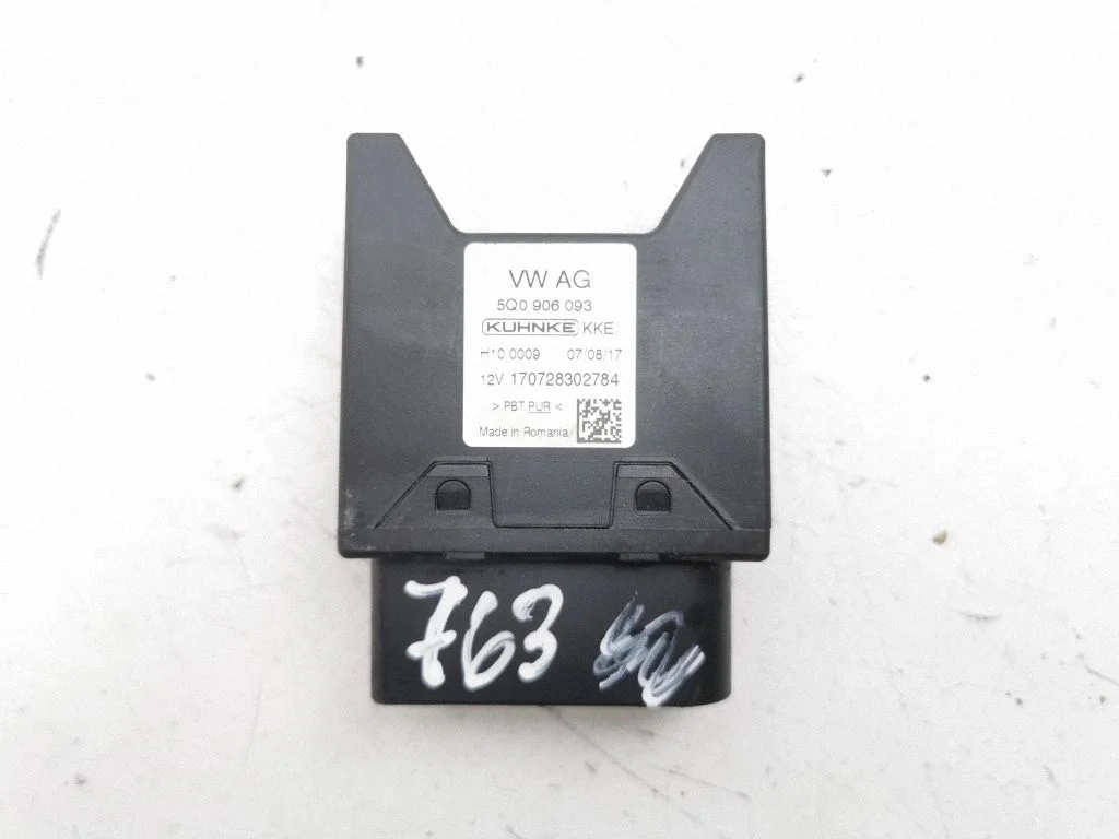 Fuel injection pump control unit/module 5Q0906093