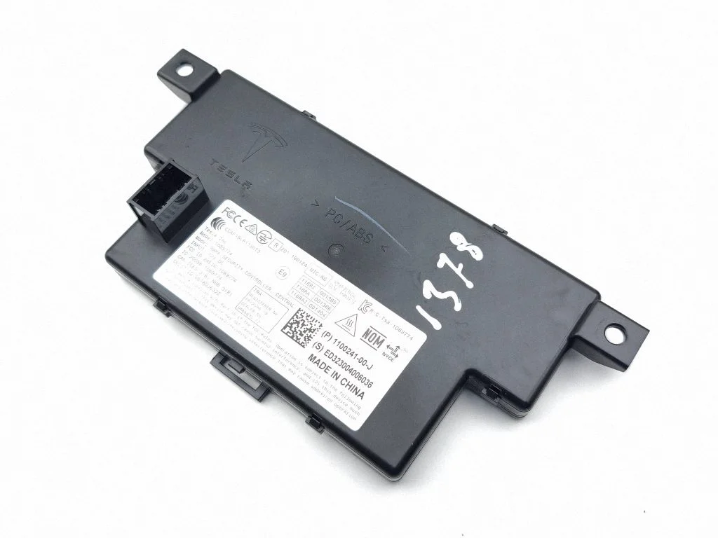 Door central lock control unit/module 110024100J