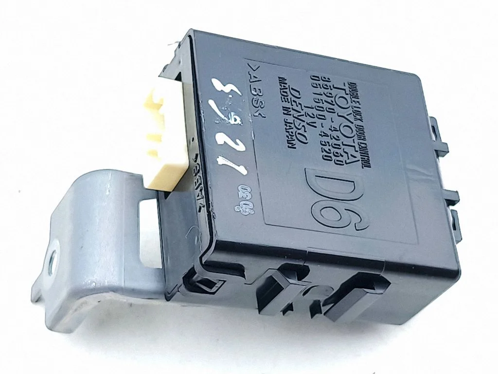 Centrālās slēgšanas vadības bloks – Toyota RAV 4 (XA50) (2018-)