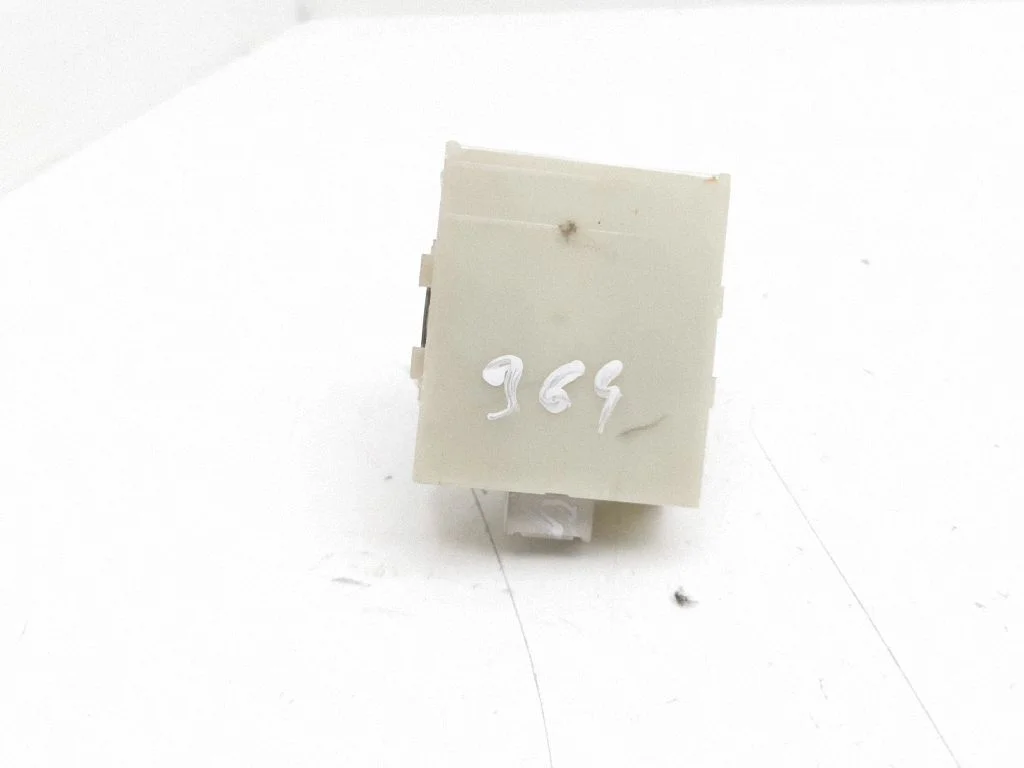 Centrālās slēgšanas vadības bloks 8974105071