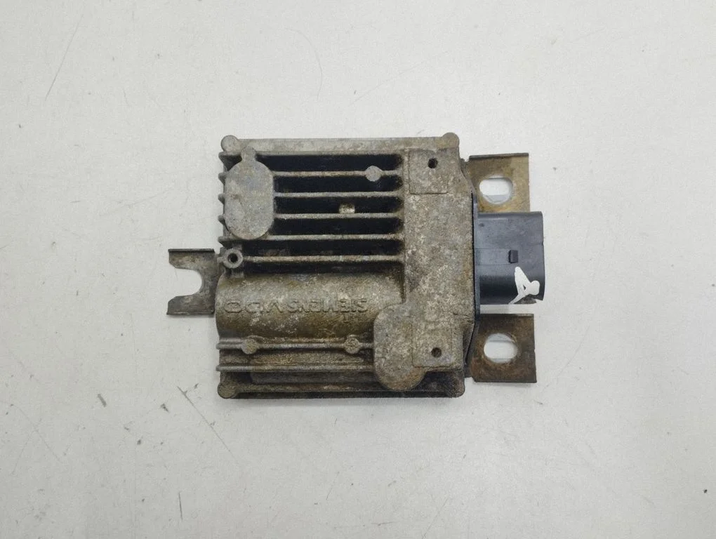 Fuel injection pump control unit/module 7P0906093