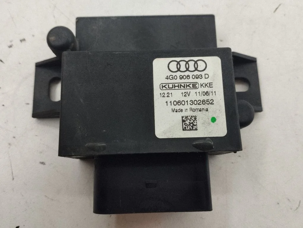 Fuel injection pump control unit/module 4G0906093D
