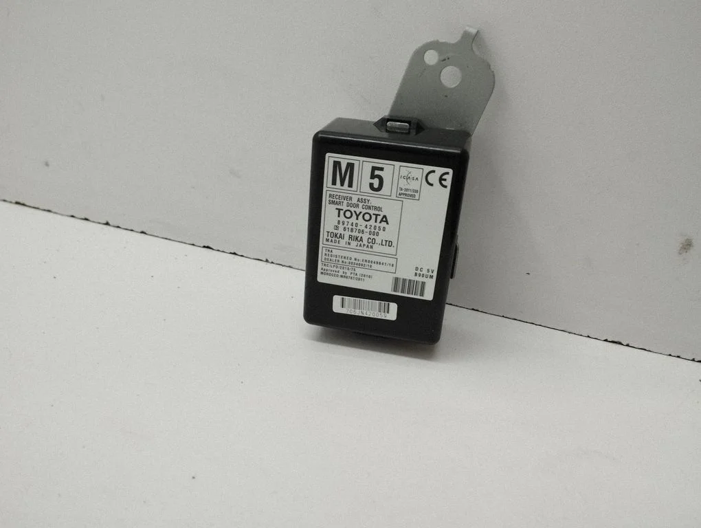 Kesklukustuse juhtplokk – Toyota RAV 4 (XA40) (2012-2018)