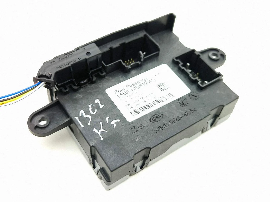 Durvju elektronikas vadības bloks L8B214D619AG
