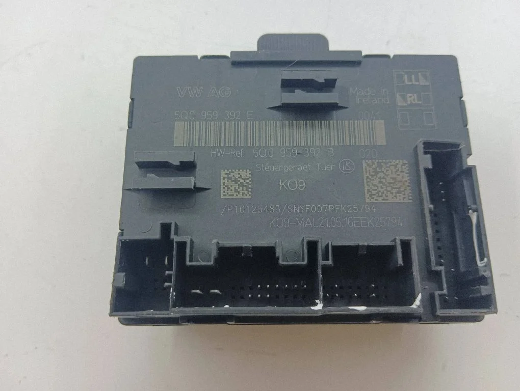Durvju elektronikas vadības bloks 5Q0959392E