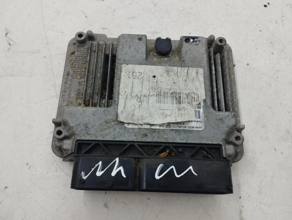 Dzinēja vadības bloks 03L906613LB