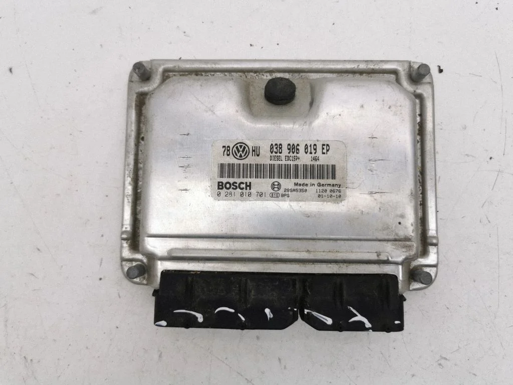 Dzinēja vadības bloks 0281010701
