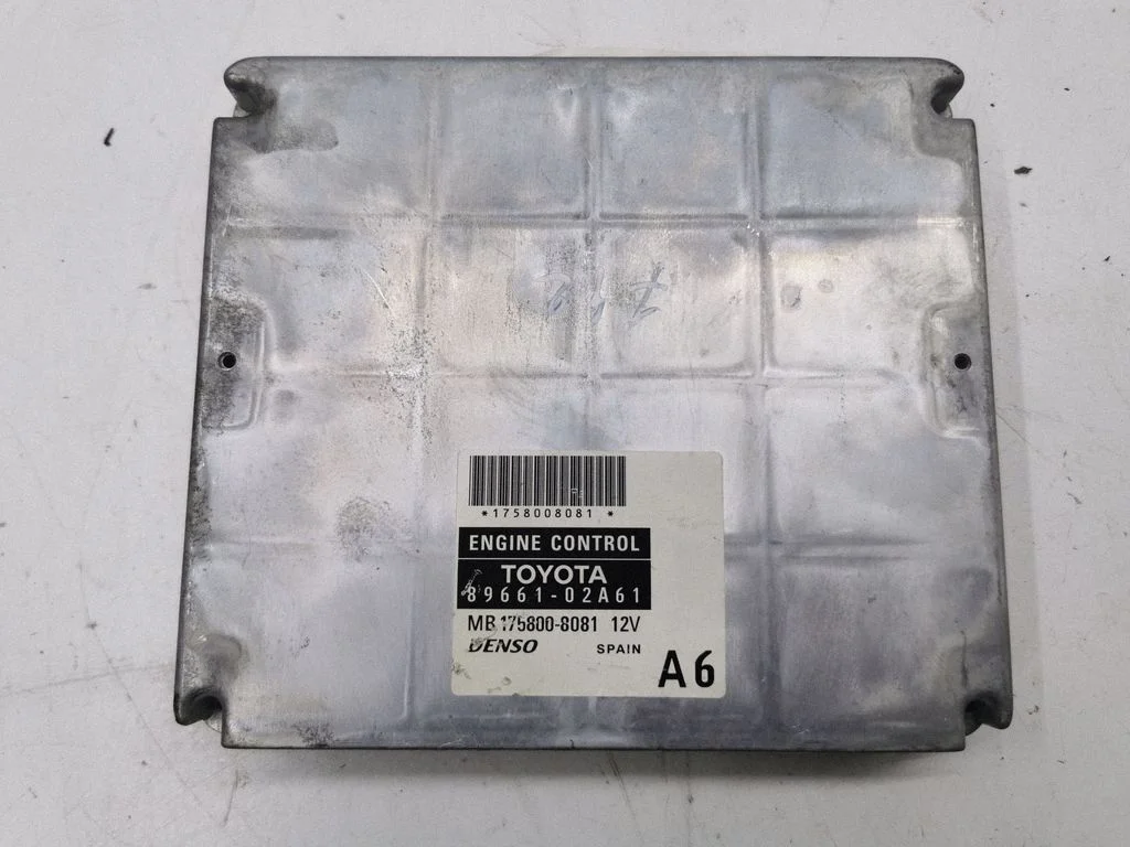 Dzinēja vadības bloks 8966102A61