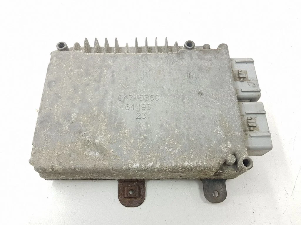 Dzinēja vadības bloks P04727403AI
