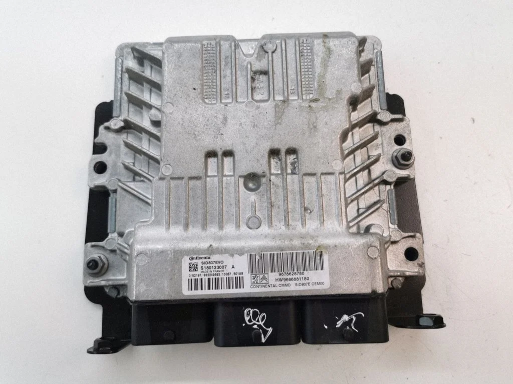 Dzinēja vadības bloks 9678628780