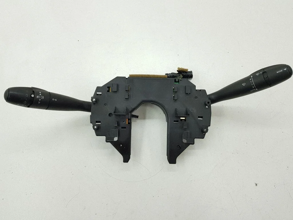 Wiper turn signal indicator stalk/switch