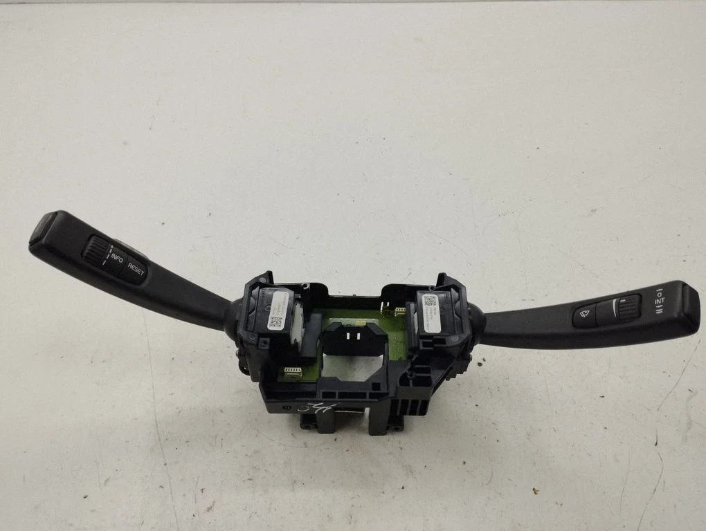 Wiper turn signal indicator stalk/switch 31264165