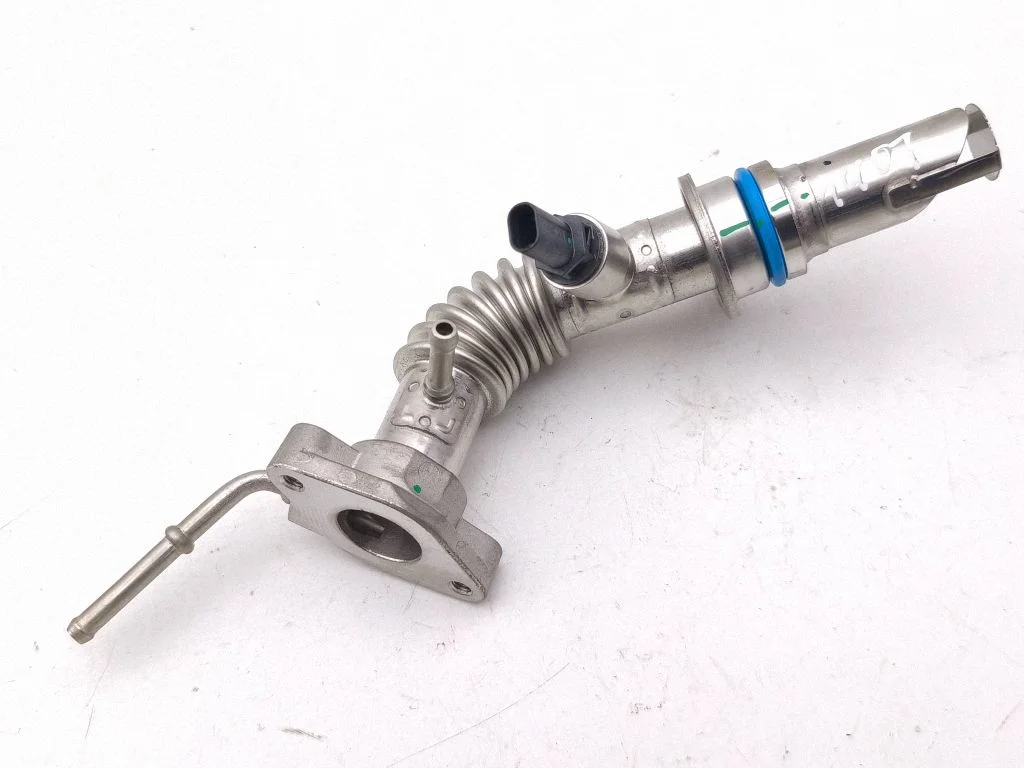 EGR valve line/pipe/hose PJ6E9E470AA