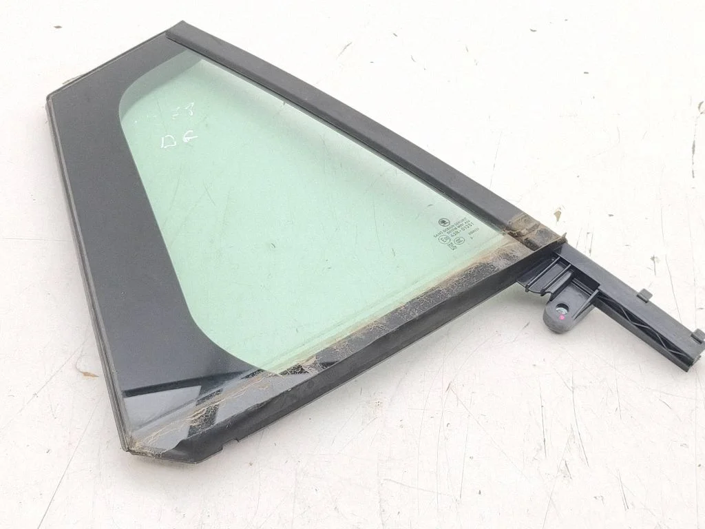 Rear vent window glass 5LG845214
