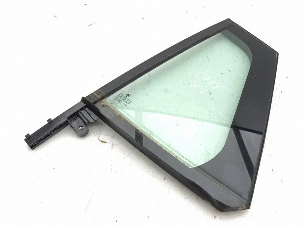Rear vent window glass 5LG845213